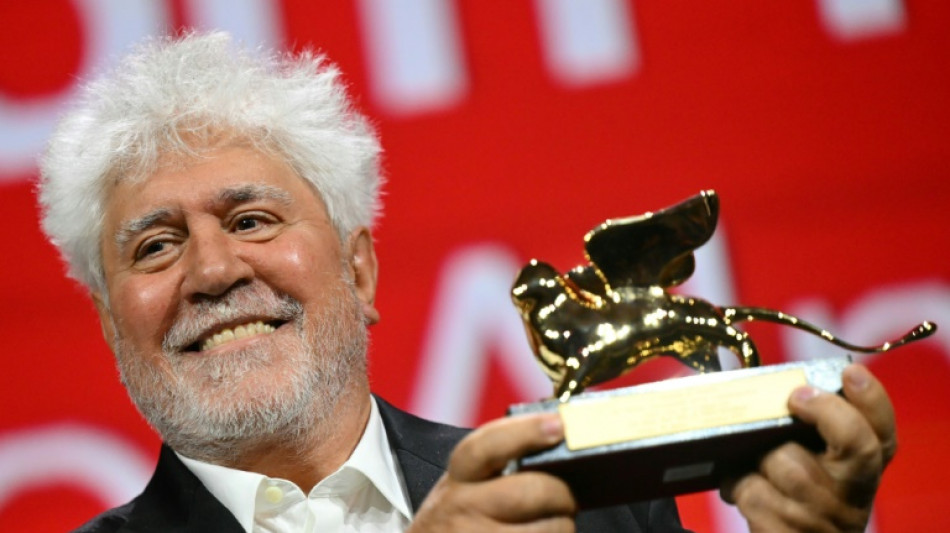 Almodovar, Lion d'or à Venise pour son 1er film américain, défend le suicide assisté