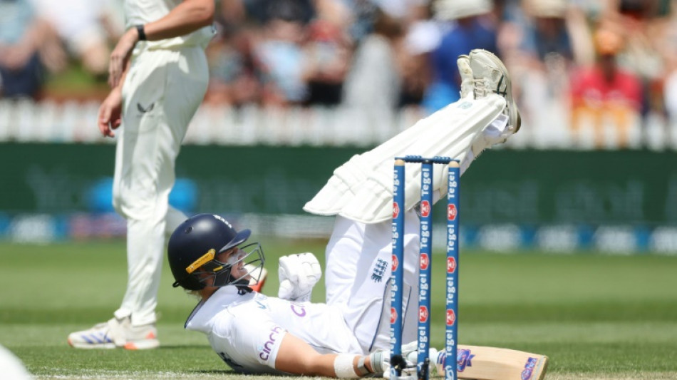 Bethell, Duckett miss tons but England in control of second NZ Test