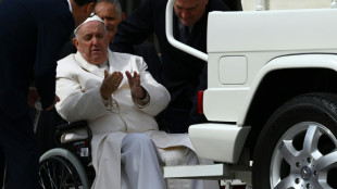 Le pape François, hospitalisé à Rome, a passé "une bonne nuit"