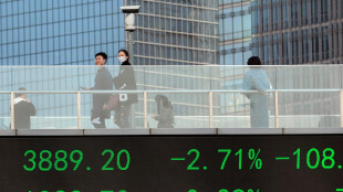 Borsa: Asia in ordine sparso, Tokyo -0,5% per lo yen forte