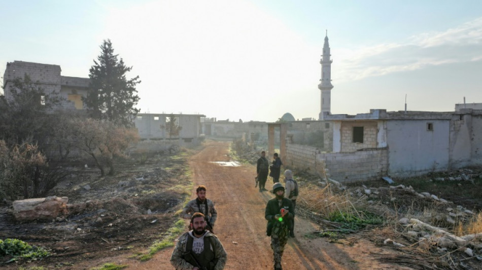  Forças jihadistas entram na segunda maior cidade síria após ofensiva relâmpago 